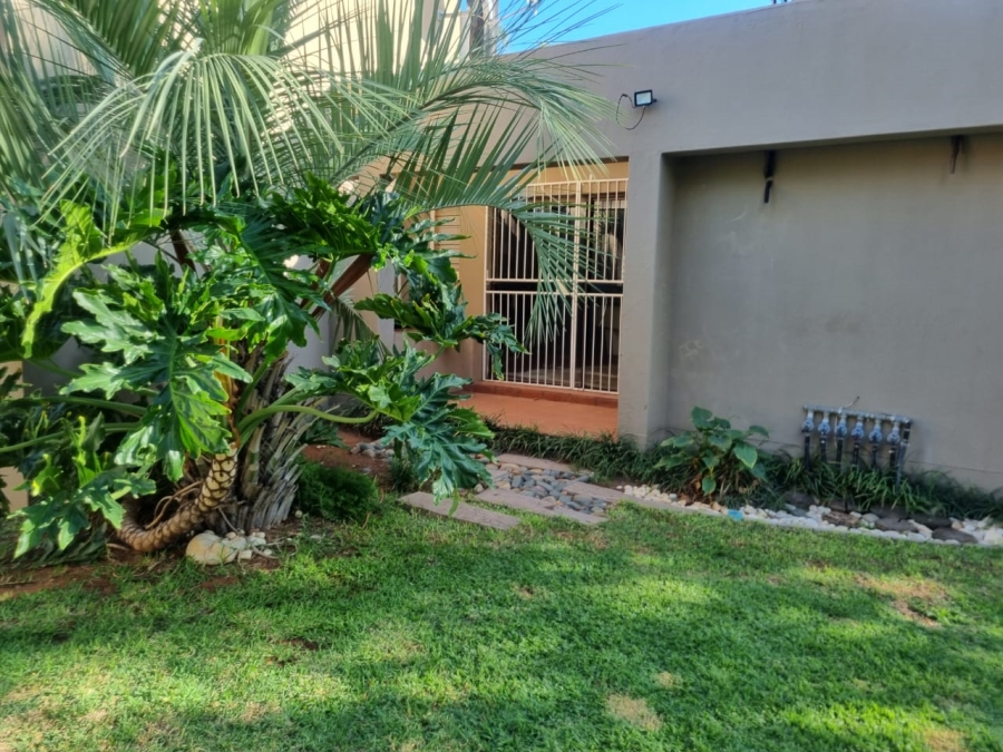 4 Bedroom Property for Sale in Flora Park Northern Cape